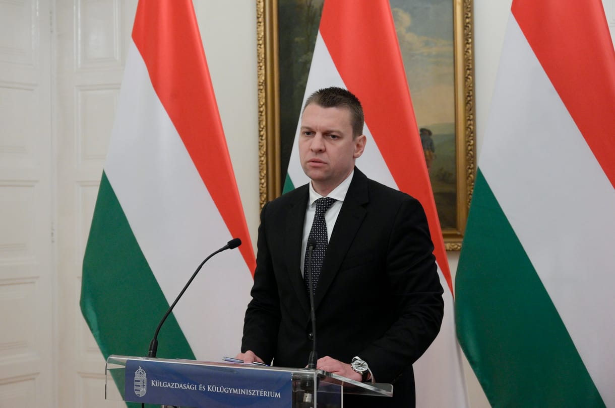 Menczer baráti stílusban szól vissza a szlovák politikusoknak: Nekünk sem tollas a hátunk, és nem most jöttünk a 6:20-assal