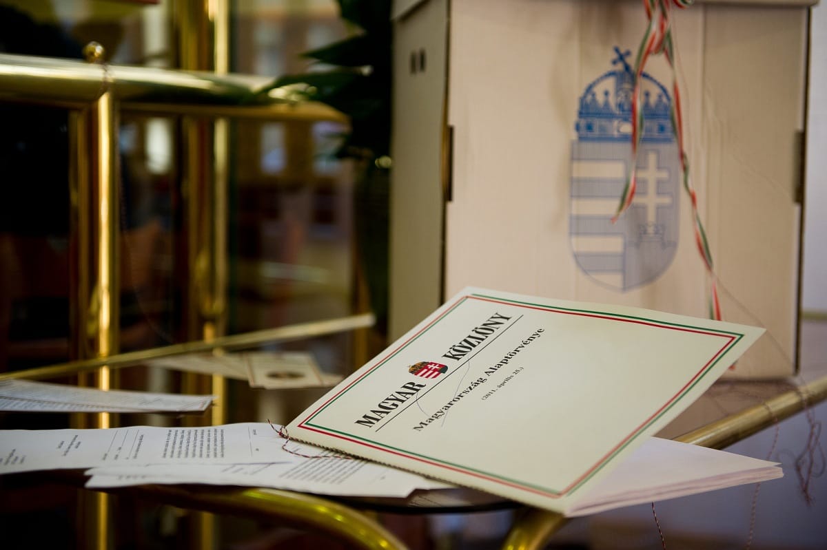Bénázásba fulladt Kerényi alaptörvényes ötlete