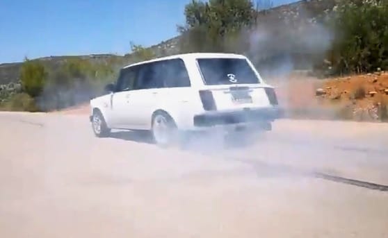 Videó: csúnyán alázza a Porschét a Lada
