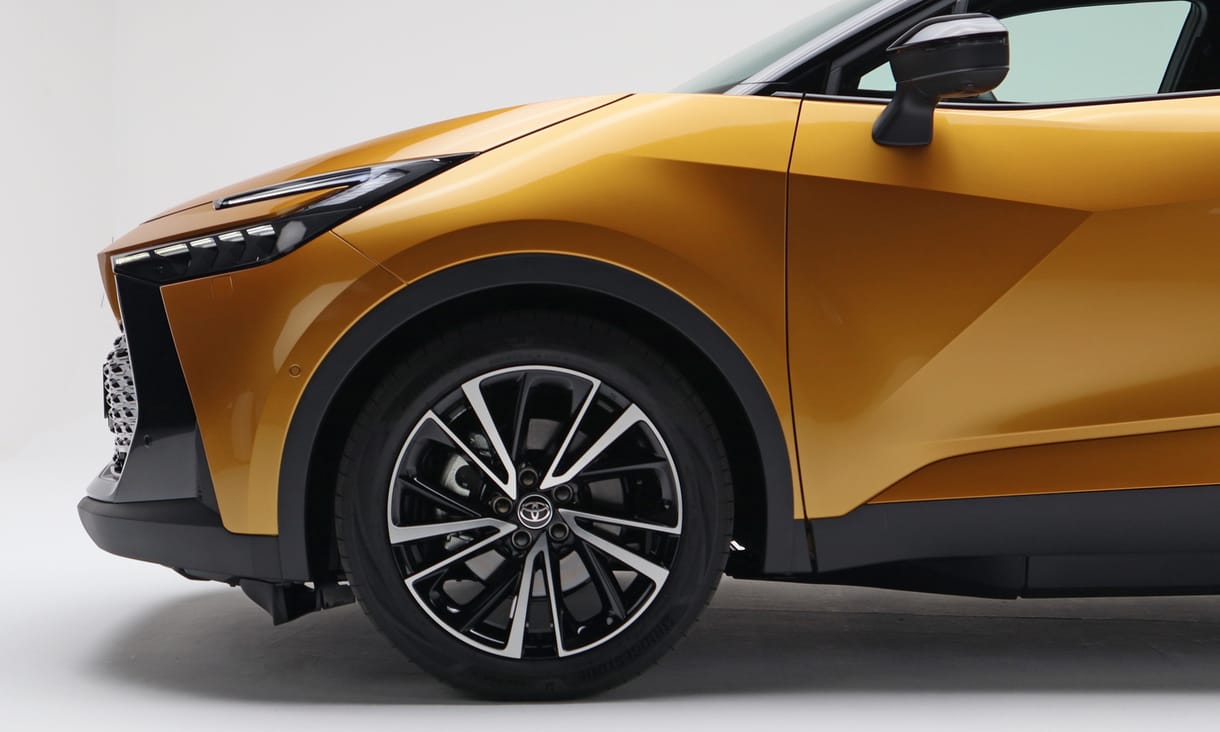 Leszámol az unalommal: beültünk a zöld rendszámos vadonatúj Toyota C-HR-be