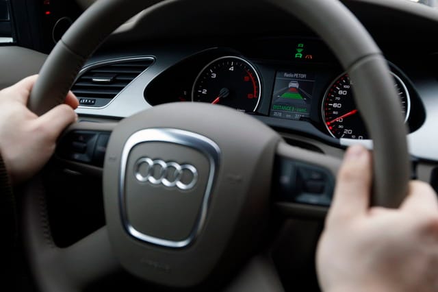 Szócska Audival, Réthelyi Skodával jár