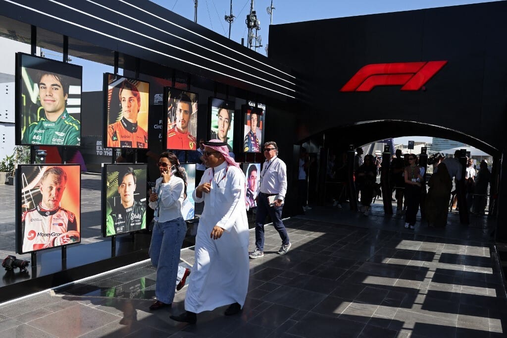 Lejjebb adták a szaúdiak, úgy tűnik, a teljes F1 helyett most egy csapattal is beérnék