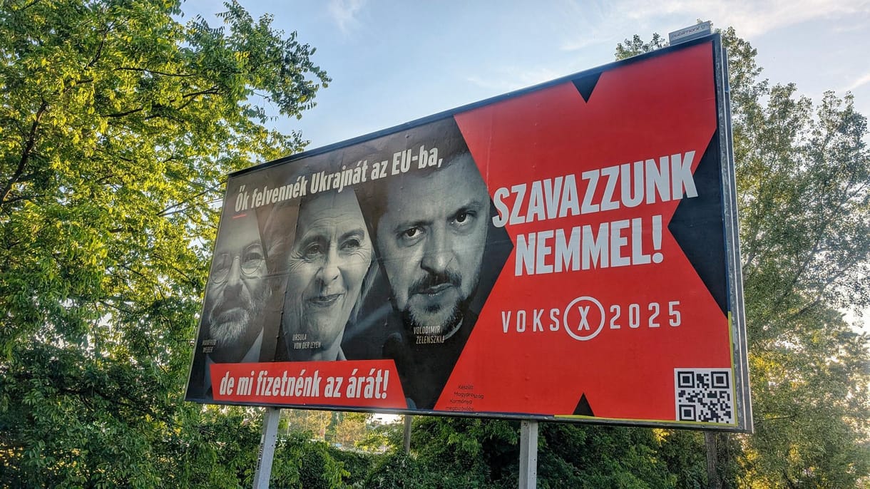 Szélesvásznú ukránozás: új óriásplakátokon riogat a kormánypropaganda