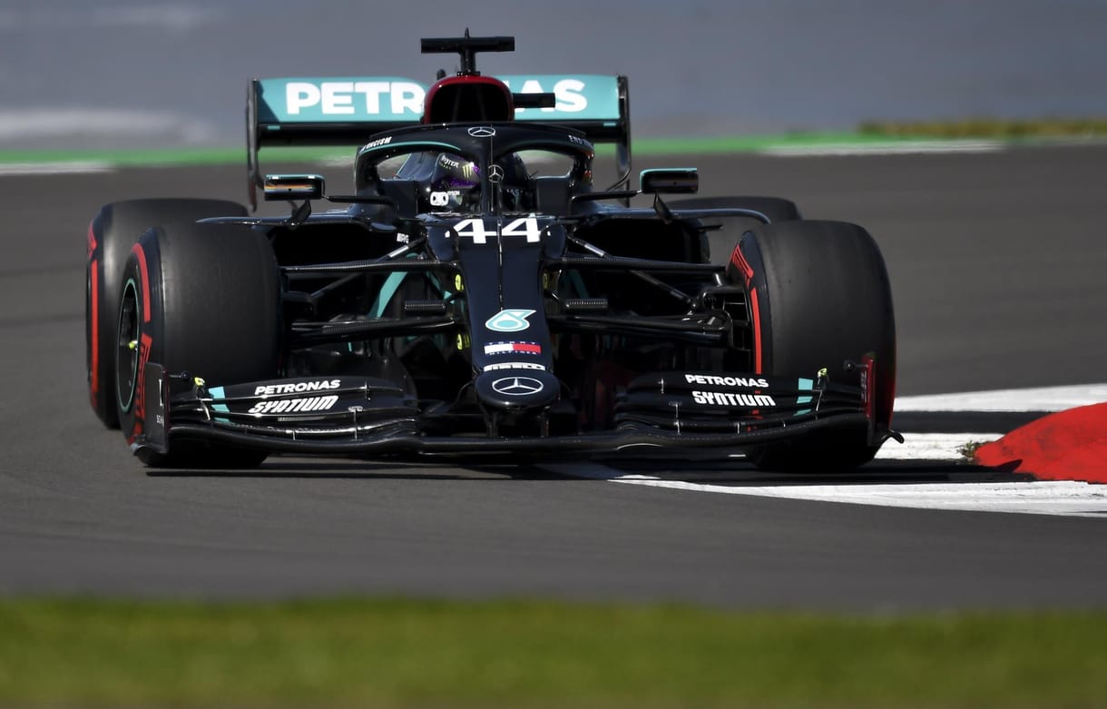 Nincs meglepetés: Hamilton indulhat az élről a Brit Nagydíjon
