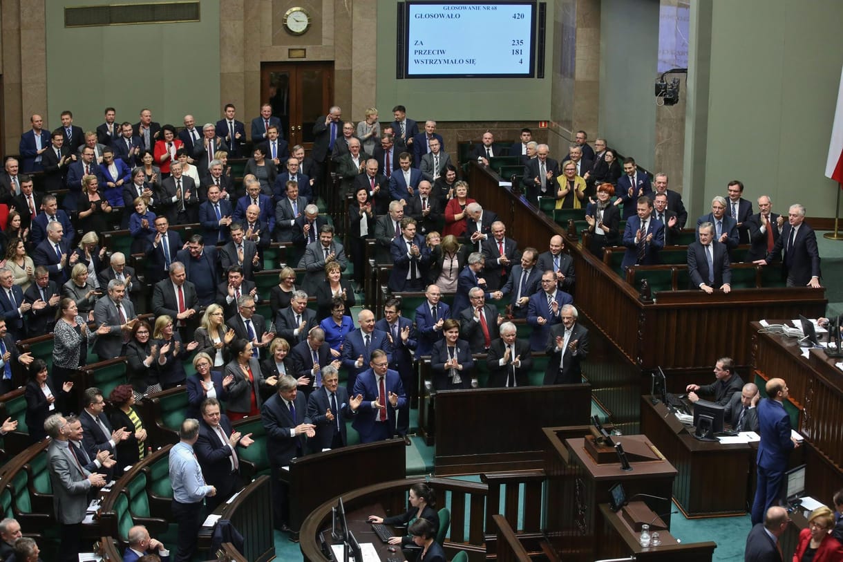 A lengyel kormány elveszítette parlamenti többségét