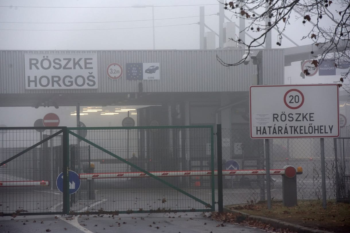 17 gépkarabéllyal próbált belépni Magyarországra egy albán férfi