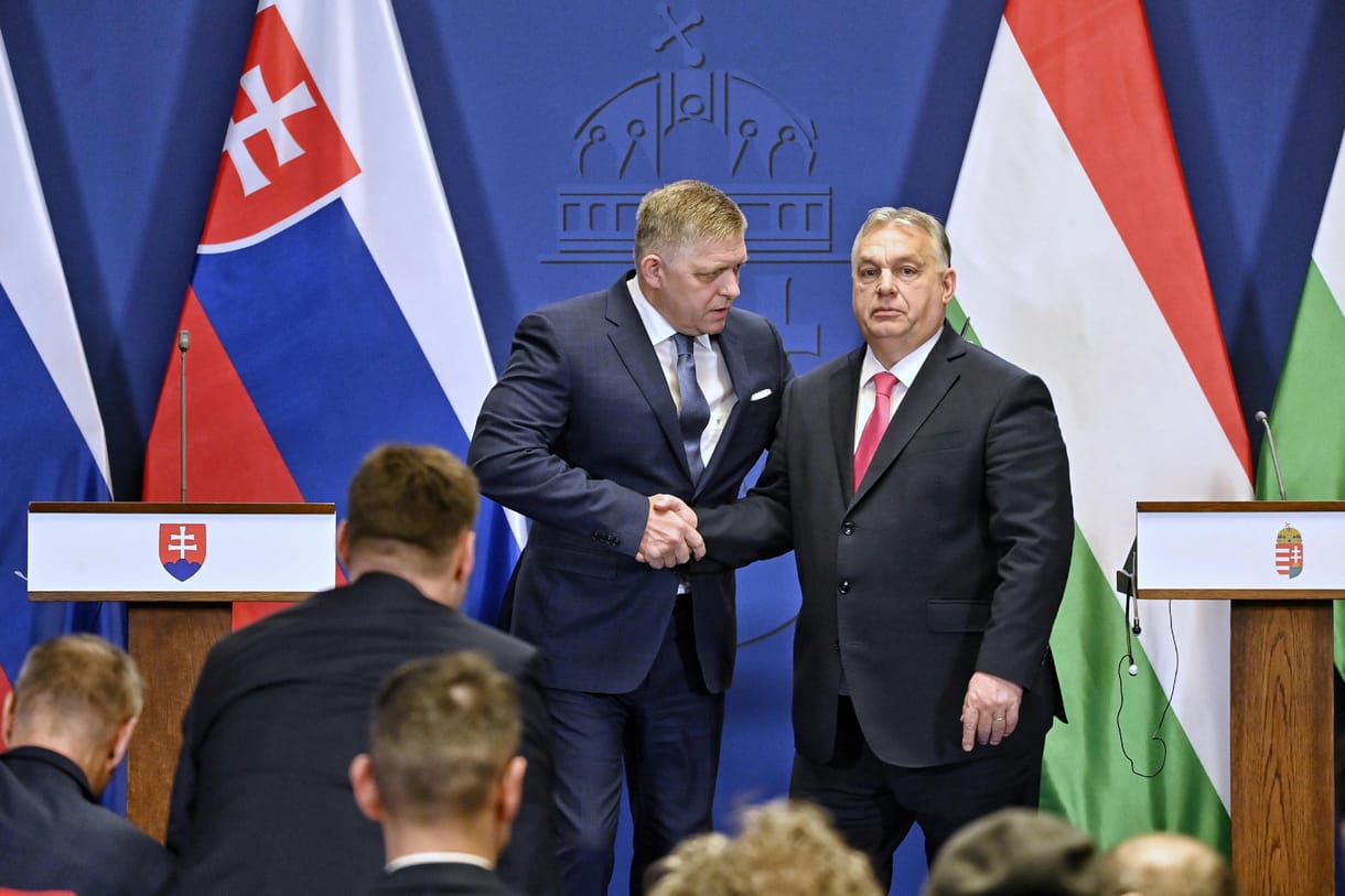 Fico nem tesz keresztbe a magyar kormánynak, de nem is fog úgy táncolni, ahogy Orbán fütyül