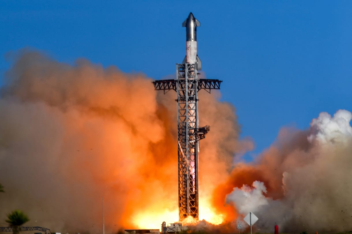 A SpaceX rakétáiból visszahulló törmelék akadályozza a repülőgépek felszállását Ausztráliában