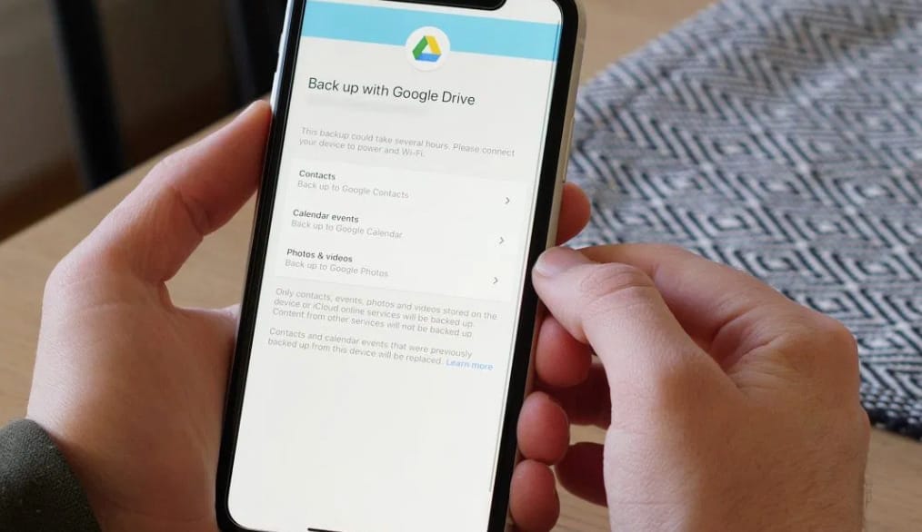 iPhone-t használ és Google Drive-ot? Most bekapcsolhatja az arc- és ujjlenyomat-azonosítást