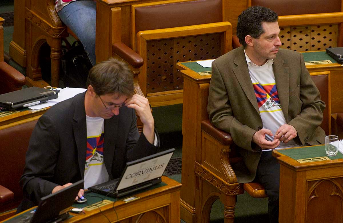 Az LMP a szocikat nyomná le, az MSZP a Fidesz ellen szövetkezne az időközin