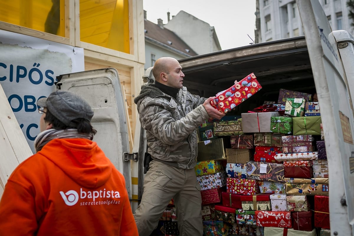 Népszava: Ötödével kevesebb adomány érkezik idén karácsony előtt a karitatív szervezetekhez