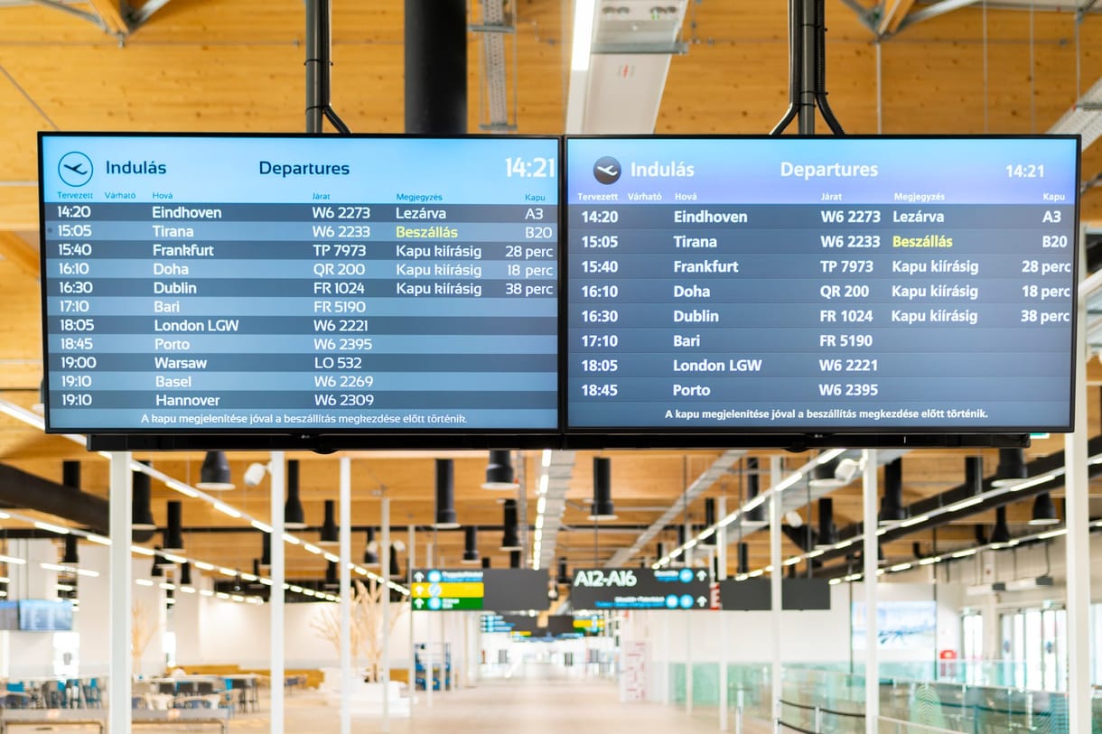 600 képernyőn látszik az a reptéri rendszer, amit most lecserélt a Budapest Airport