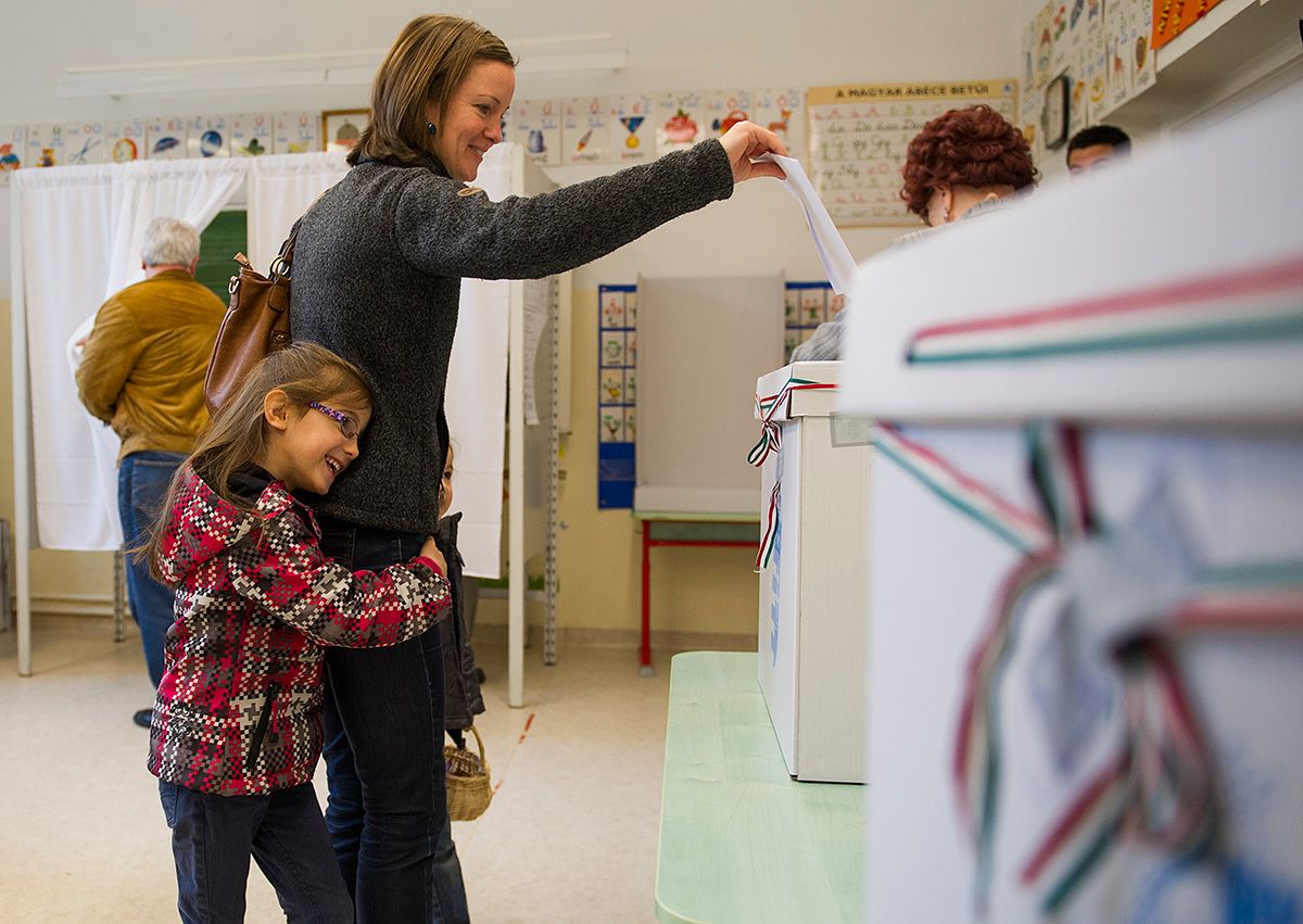 Pető Andrea: Az illiberális kormány álproblémái és az ellenzéki pártok nőpolitikája