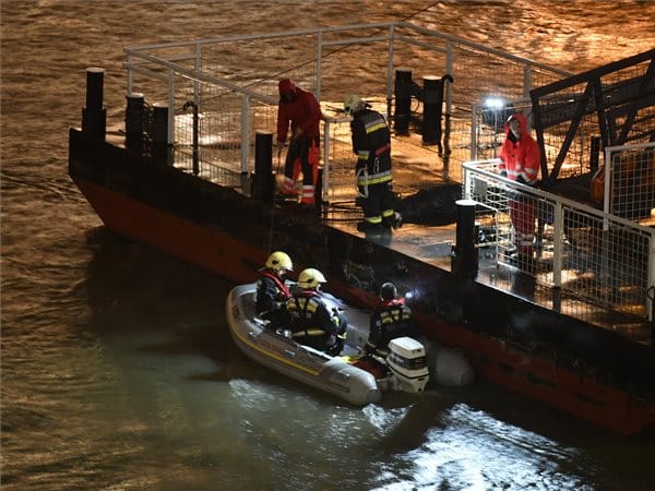 Dél-koreai tisztviselők érkeznek Budapestre a tragikus hajóbaleset után