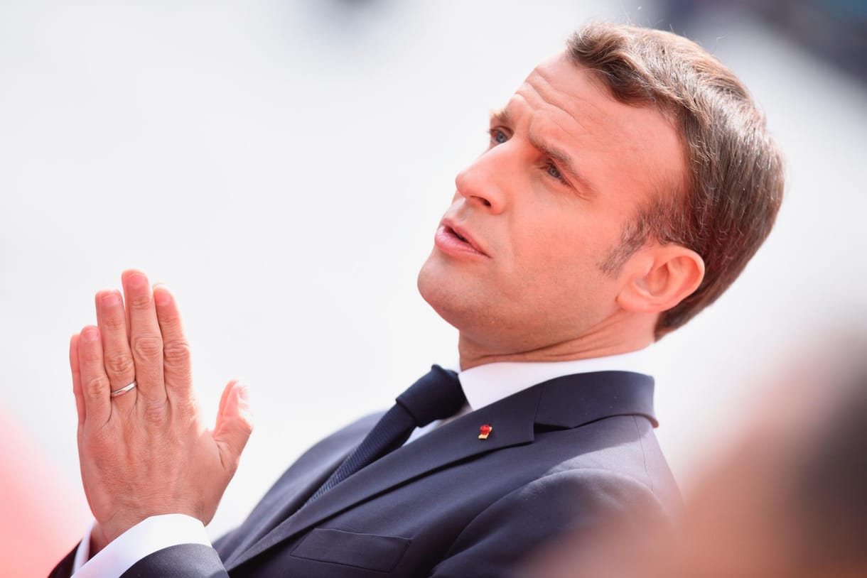 Ezreket bocsátana el Macron, nő az elégedetlenség