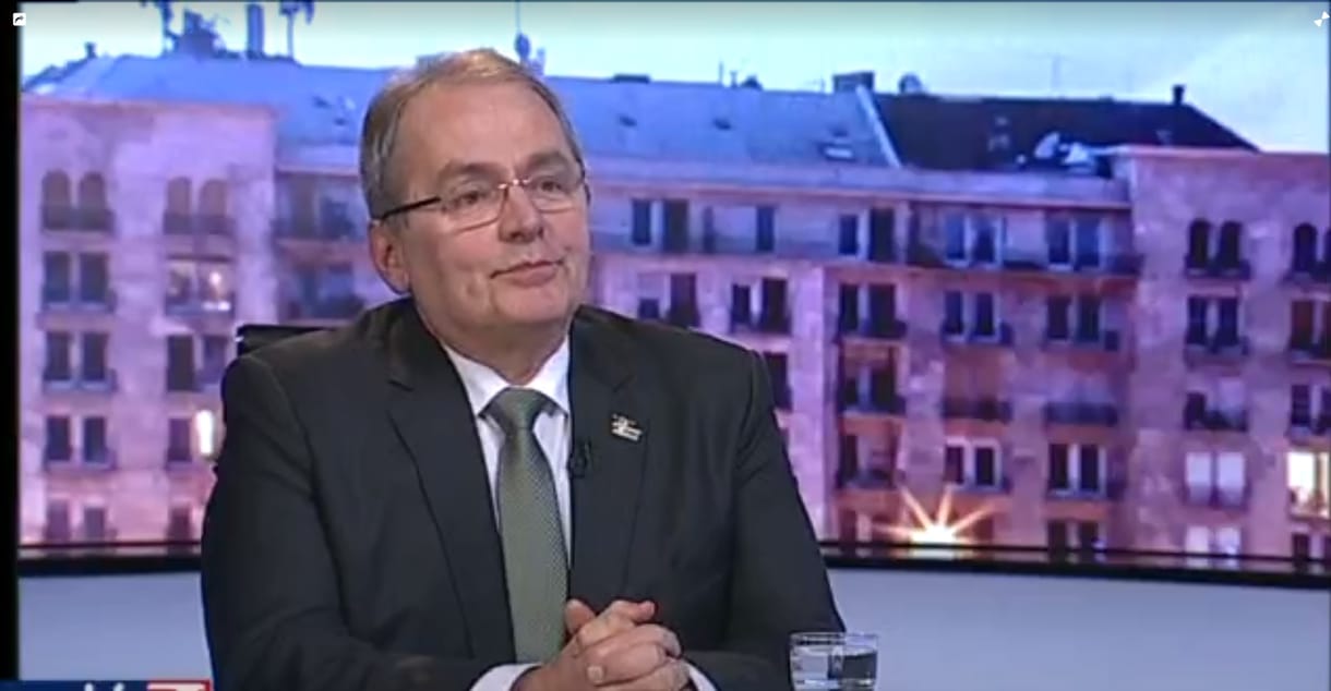 Annyit migránsozott a Hír Tv-ben a munkáspárti Thürmer Gyula, hogy már a riporter is visszakérdezett