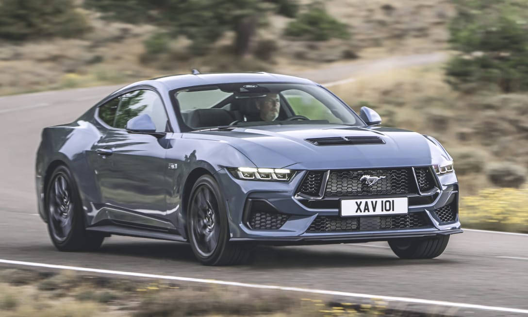 Ford: Négyajtós és hibrid még lehet a Mustang, de tisztán elektromos soha
