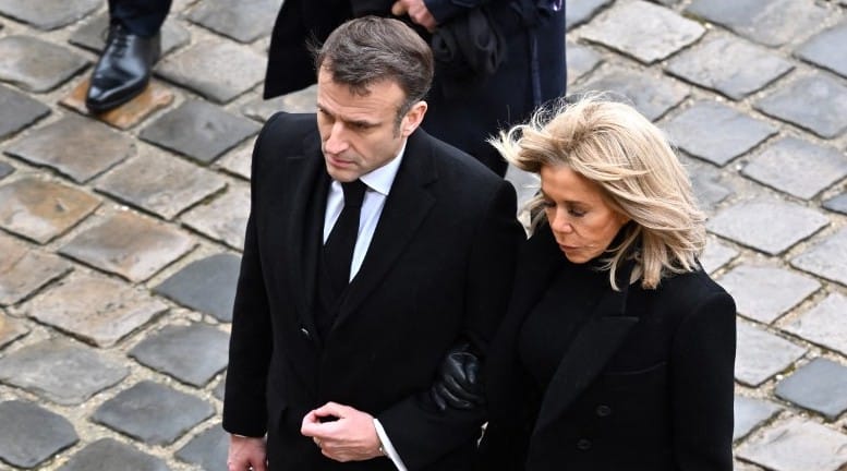 Macron először beszélt a pletykákról, amelyek szerint a felesége férfinak született