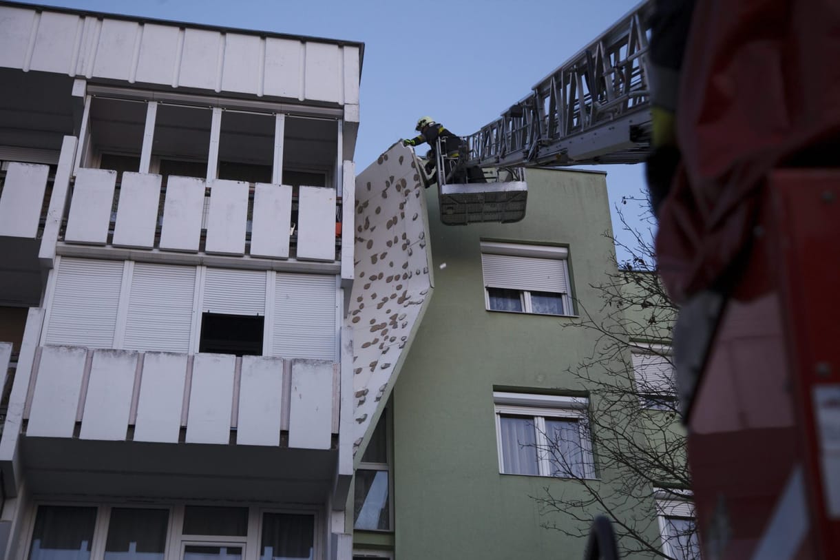 Fotó: Letépte egy ház szigetelését a szél Nagykanizsán