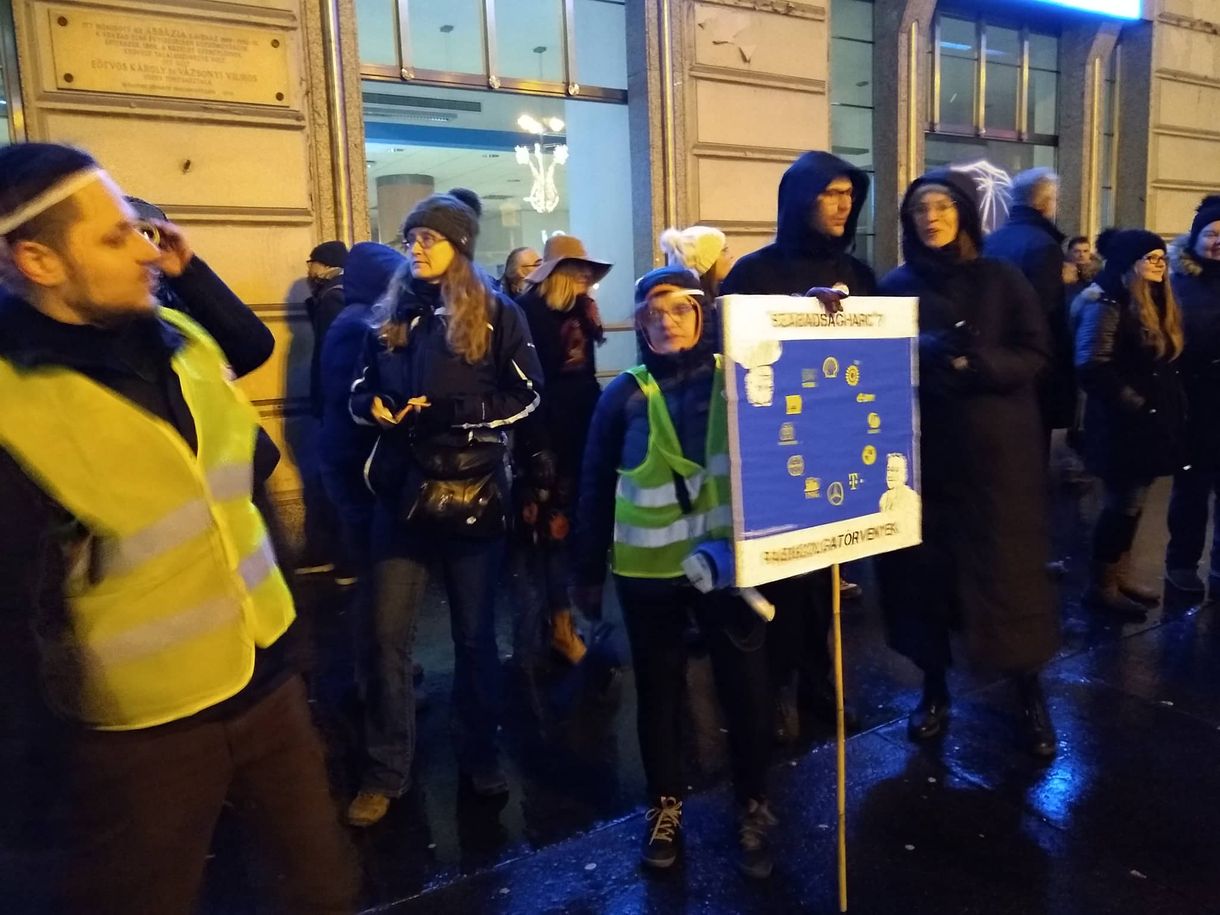 Az Európai Bizottsághoz fordulnak a szakszervezetek a túlóratörvény miatt