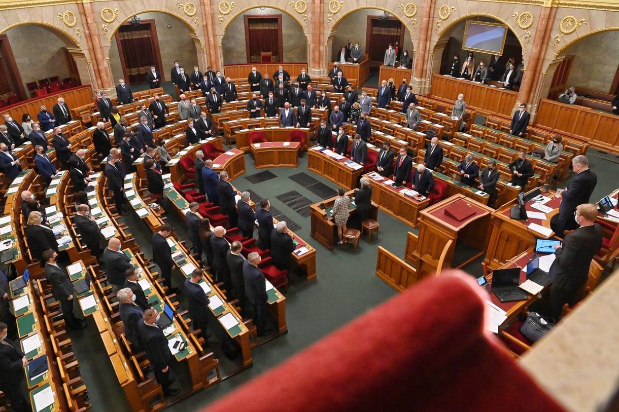 Többmilliós végkielégítést kap egy olyan kieső parlamenti képviselő is, aki tizenkét év alatt egyszer sem szólalt fel
