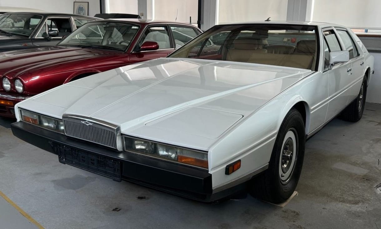 Ékalakú legenda: új gazdára vár egy szuperritka Aston Martin Lagonda