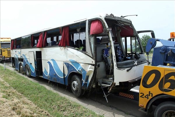 Nyaralásból hazatérő szlovák és cseh turisták haltak meg a szerbiai buszbalesetben