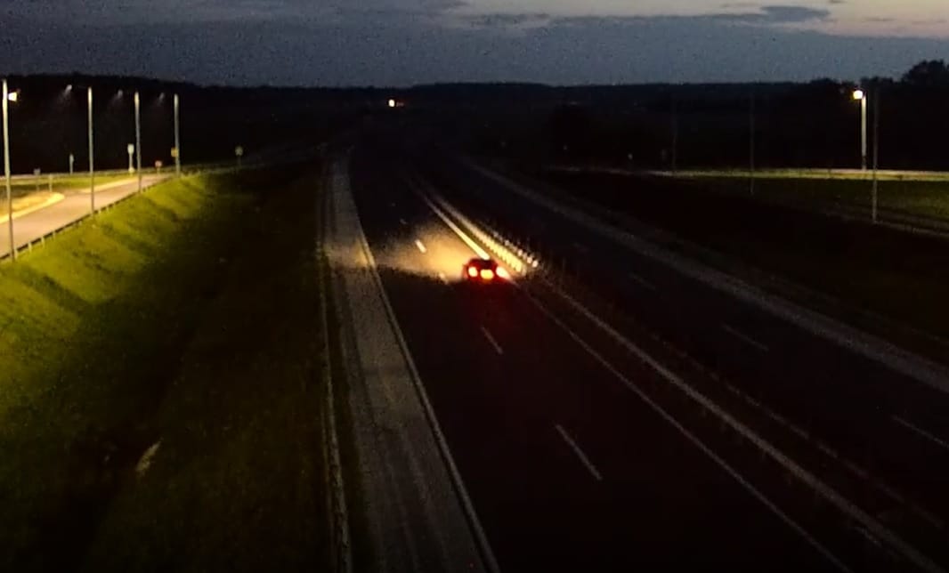 12 kilométert ment forgalommal szemben az idős férfi az M85-ösön, aztán karambolozott – videó