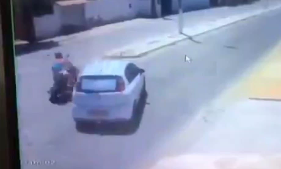 Elütötték a motorost, de nem ez volt a legrosszabb, ami történt vele – videó