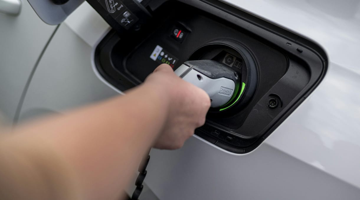Az elektromos autók itt vannak, de elterjedésükhöz még kell egy döntő változás