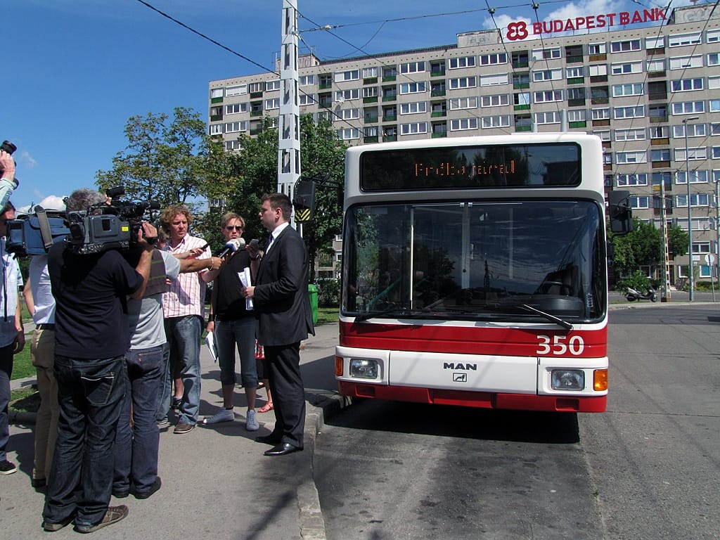 Fotók: már jár az új troli Budapesten