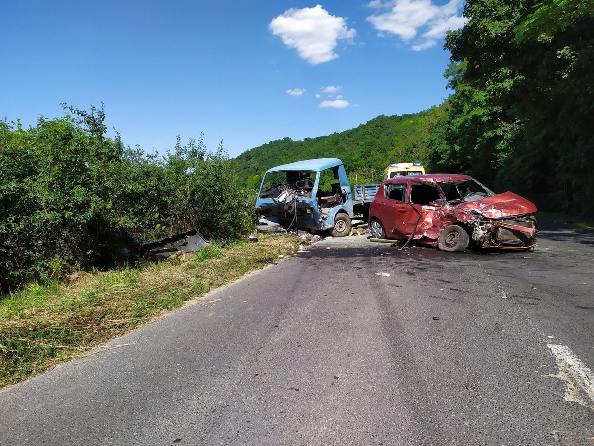 Majdnem 150 km/órával ment neki a teherautónak
