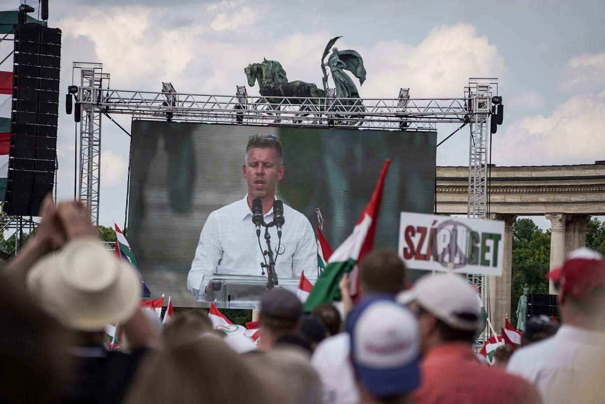 Magyar Péter közölte, hogy nem fogja kommentálni a hangfelvételeket, de elismerte, hogy százmilliót költöttek a júniusi tüntetésre