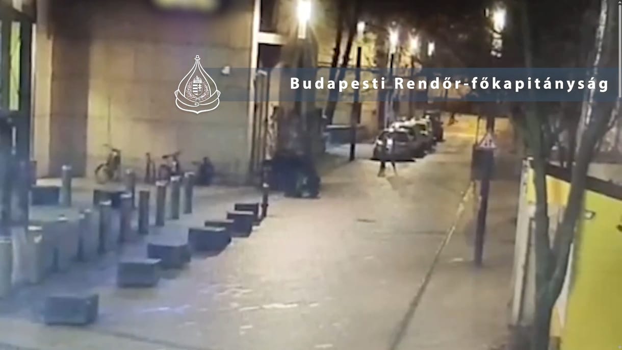 Több zsáknyi ruhát lophatott el egy józsefvárosi ruhabolt biztonsági őre