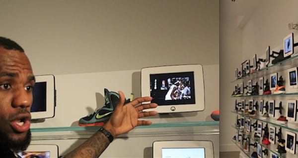 iPadek kalauzolják a vevőket a cipőboltban [videó]