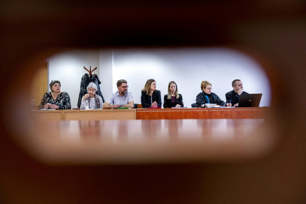 Bohózattá silányítja az állam a tanárpereket a sorozatos hiányzással, utolsó pillanatos adatközléssel és hasonló trollkodással