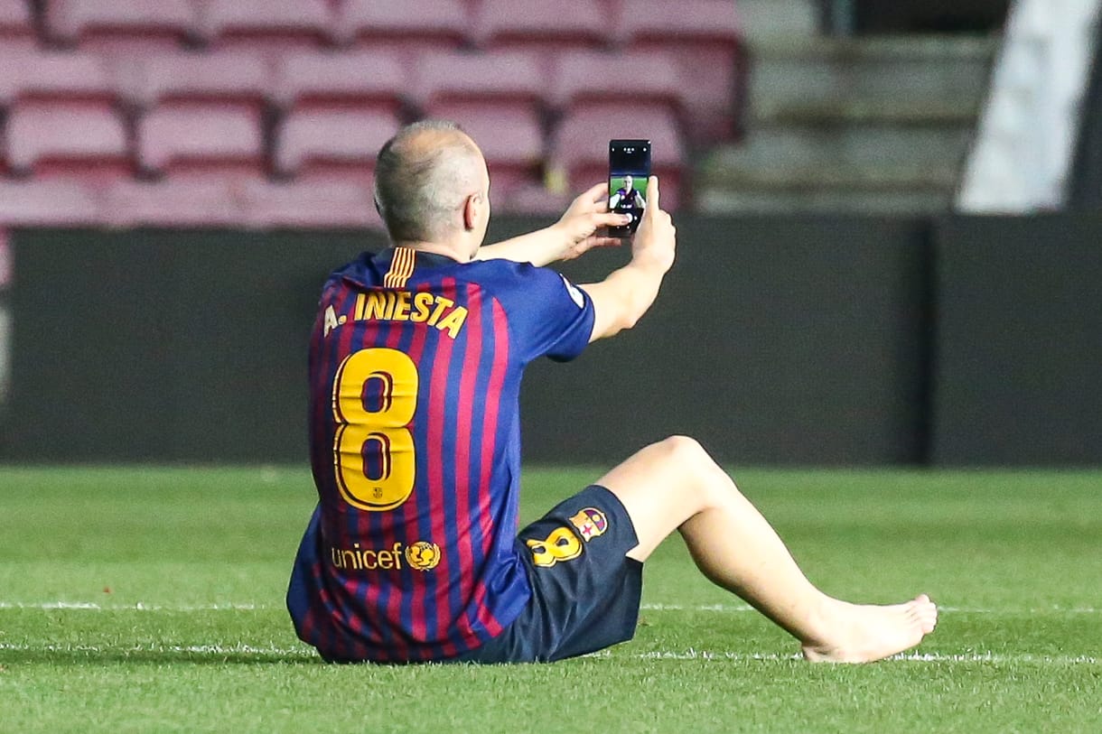 Iniesta még egyszer visszament, hogy ücsörögjön a Nou Camp gyepén