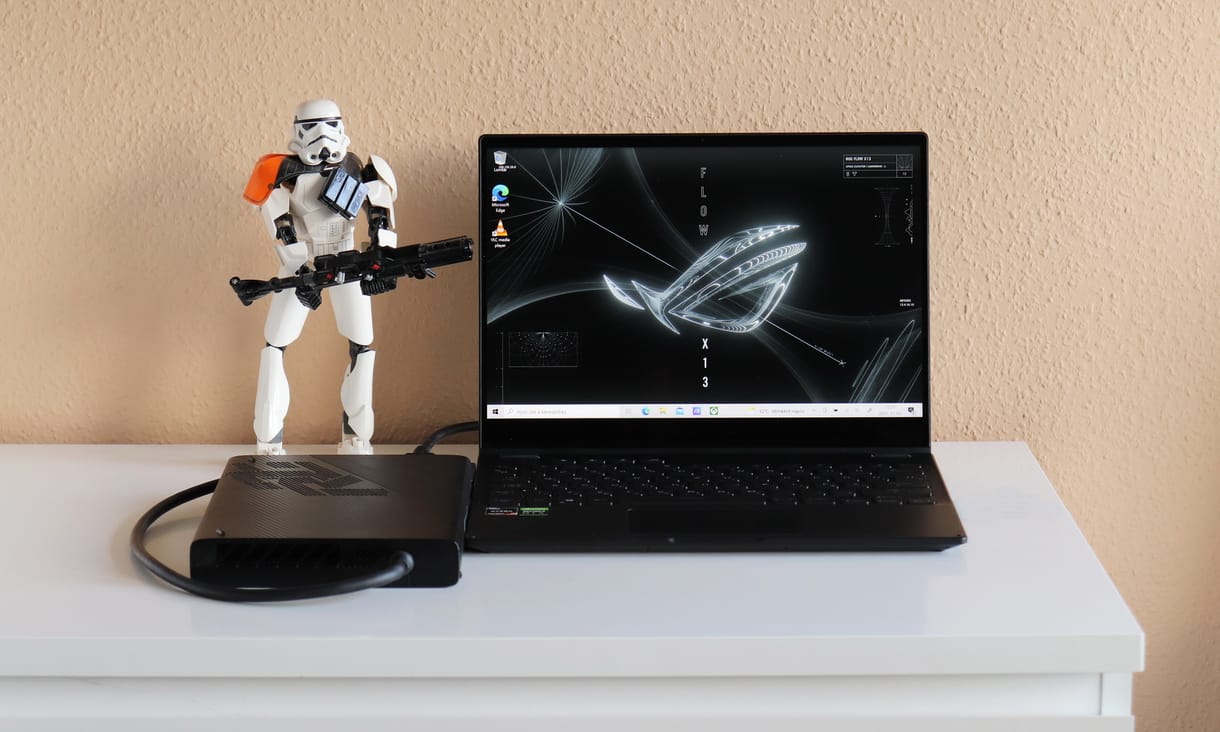 Az Asus kicsi, de duplán erős gamer notebookjának jól megkérik az árát