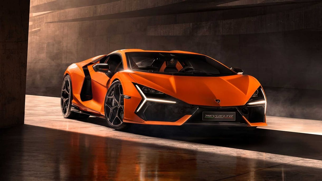 Megérkezett az új korszak Lamborghinije, a 190 milliós Revuelto