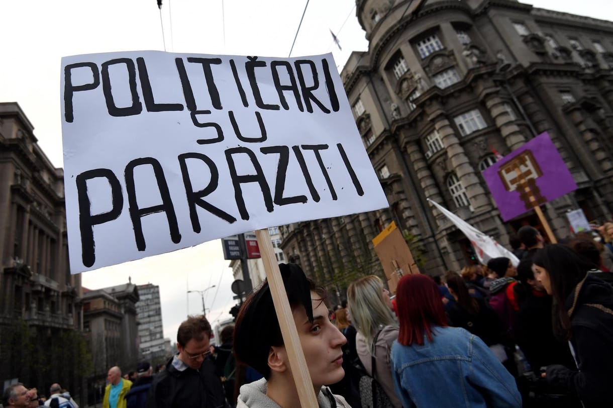 Az egyetemisták pótvizsgára küldik a politikusokat