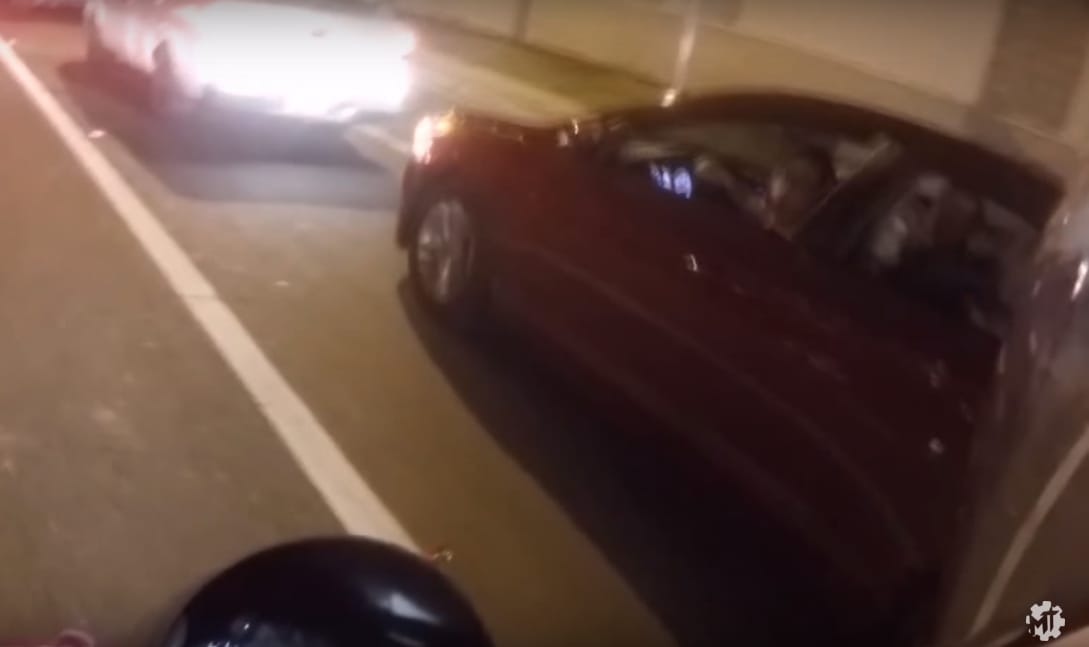 Úgy okozott balesetet ez a motoros, ahogy nem is gondolná - videó