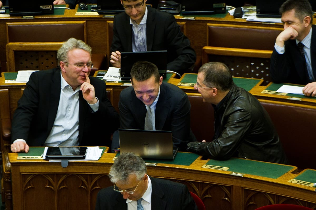 Milliókat nyernének a fideszes polgármesterek a saját ötlettükkel