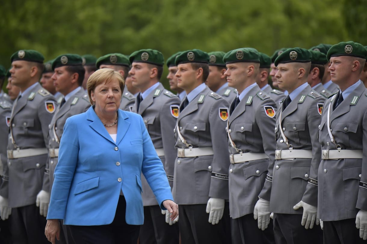 A sajtóból már elkezdte a visszavonulást Merkel