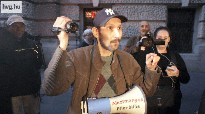 Rendőrt akart hívni Gyurcsányra, mert hazaáruló (videó)