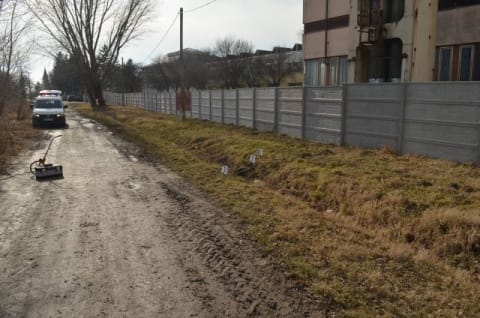 Tragédia a szociális otthonban: elgázolhatták a kerítésnél holtan talált férfit