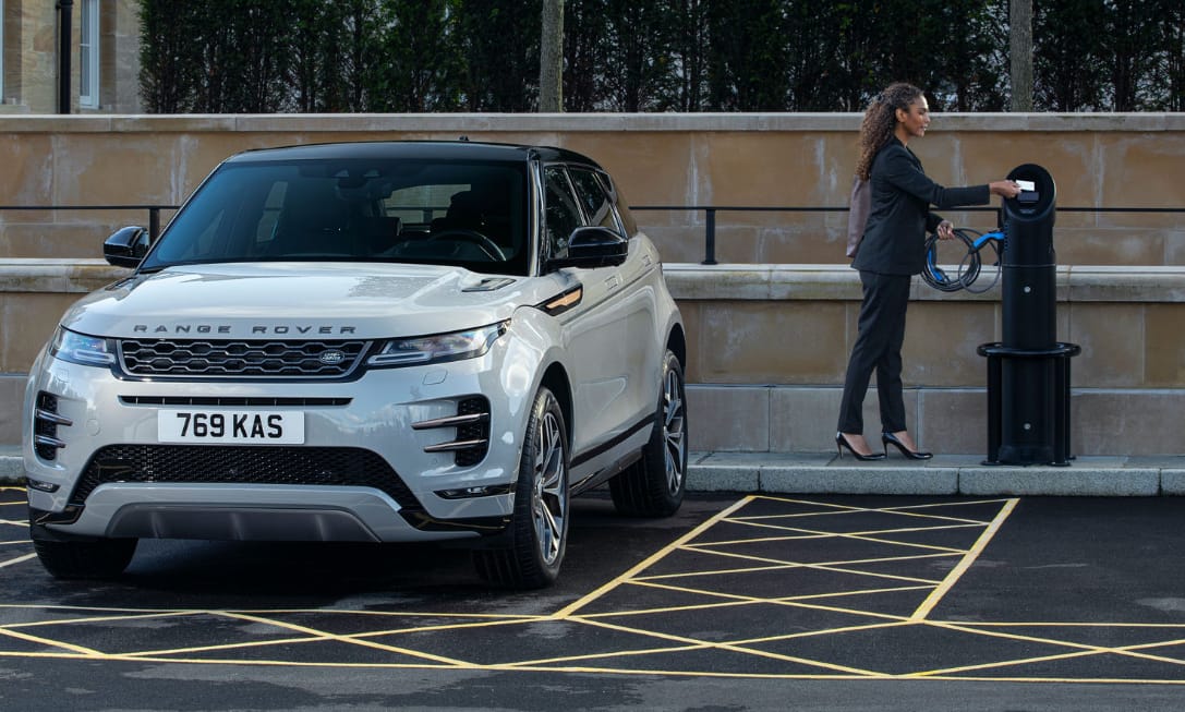 3 hengeres motor kerül a Range Rover és Land Rover divatterepjárókba