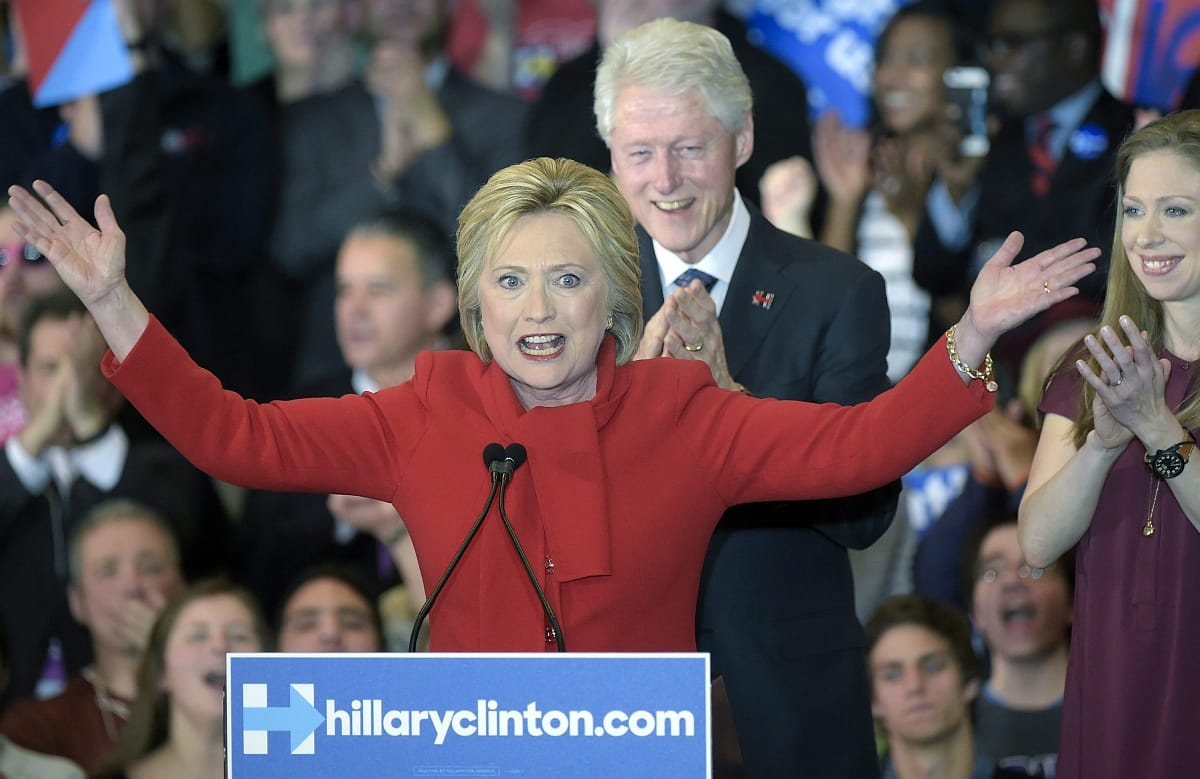 Paraszthajszállal nyerte Hillary Clinton az iowai ütközetet