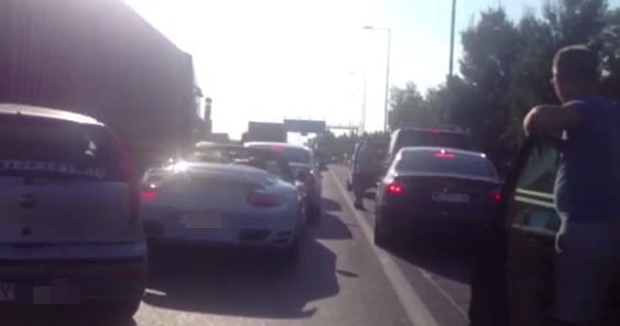 Villámgyorsan szabadult a menekülteket gránáttal fenyegető porschés