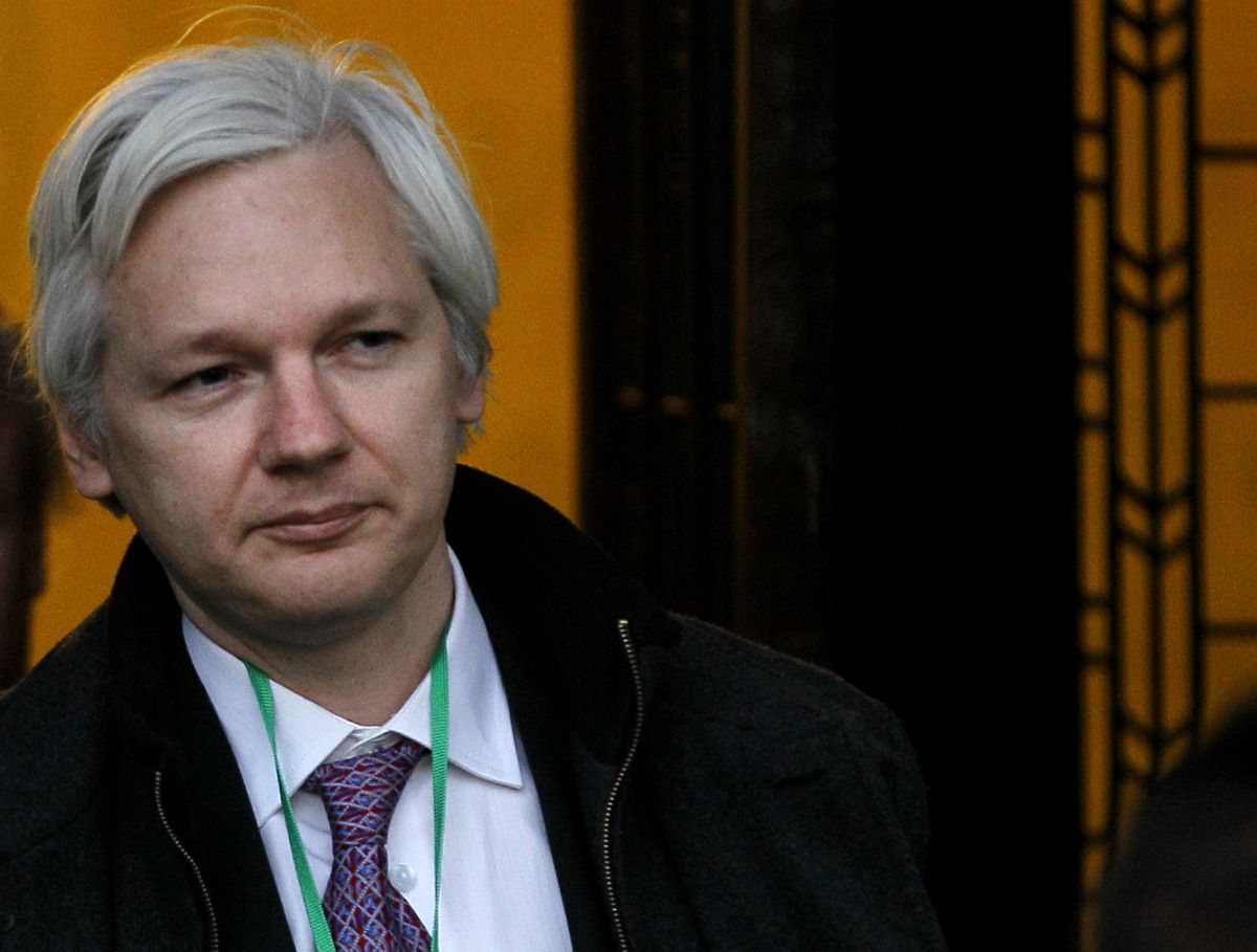 Diplomáciai garanciával kerülné el a bíróságot a WikiLeaks alapítója