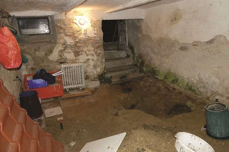 Megtört 11 év után a férfi, aki elásta unokahúgát a pincében Reziben